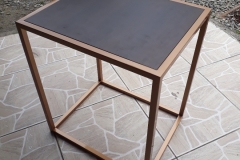 MESA LATERAL CUBO BRONZE